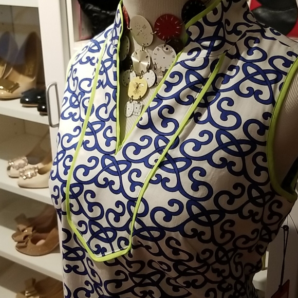 NWT VINCE CAMUTO - Picture 3 of 4